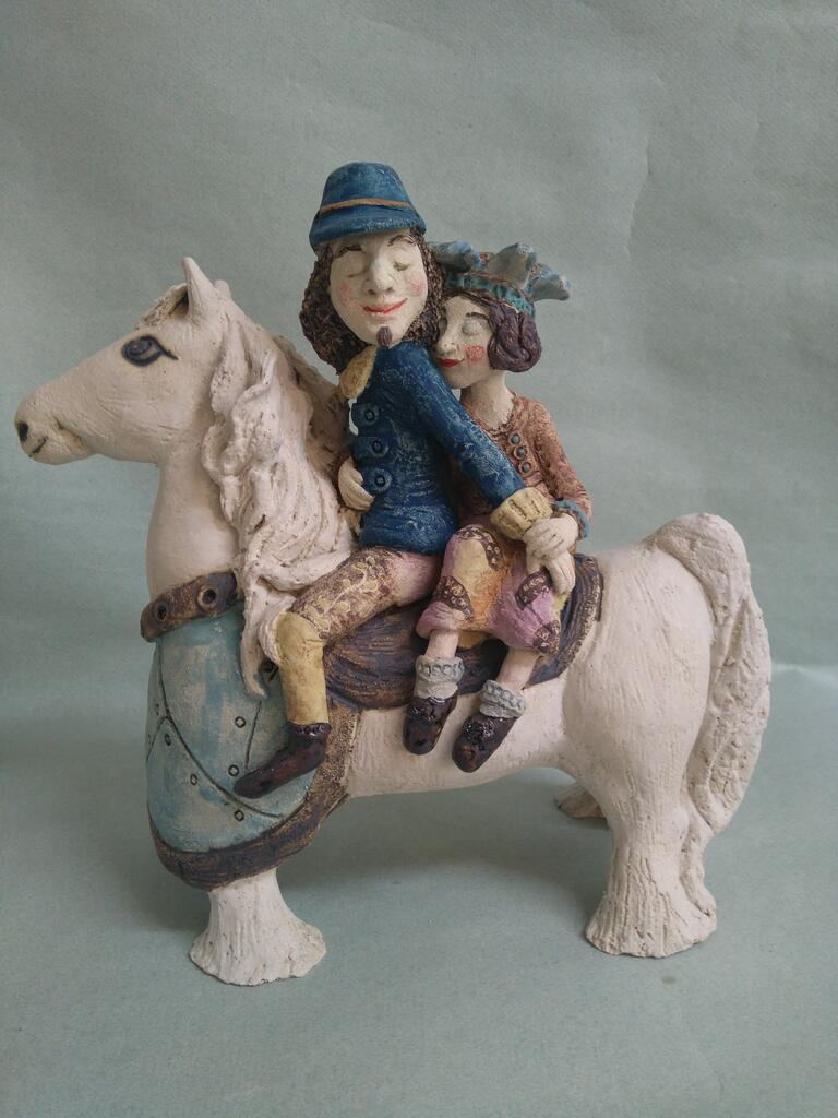 Caballero de cerámica cabalgando I